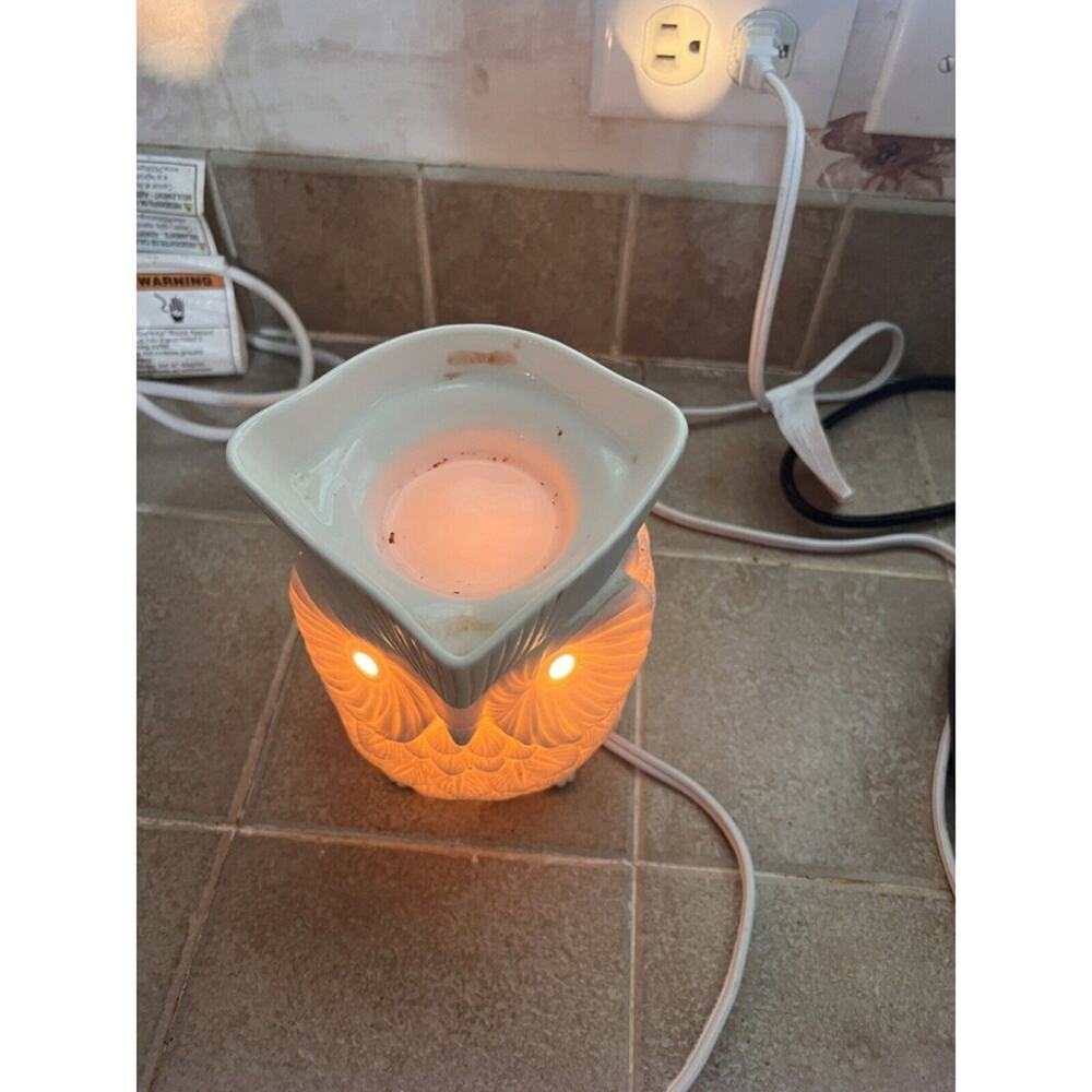 Scentsy Hoot Owl Electric Wax Warmer Full Size Lights Up RETIRED - Picture 3 of 4